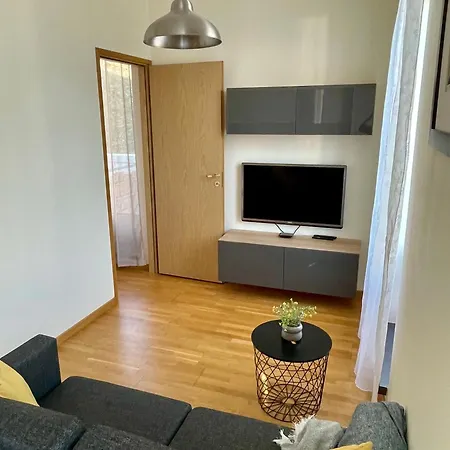 Side Apartment