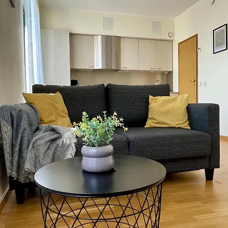 Side Apartment *